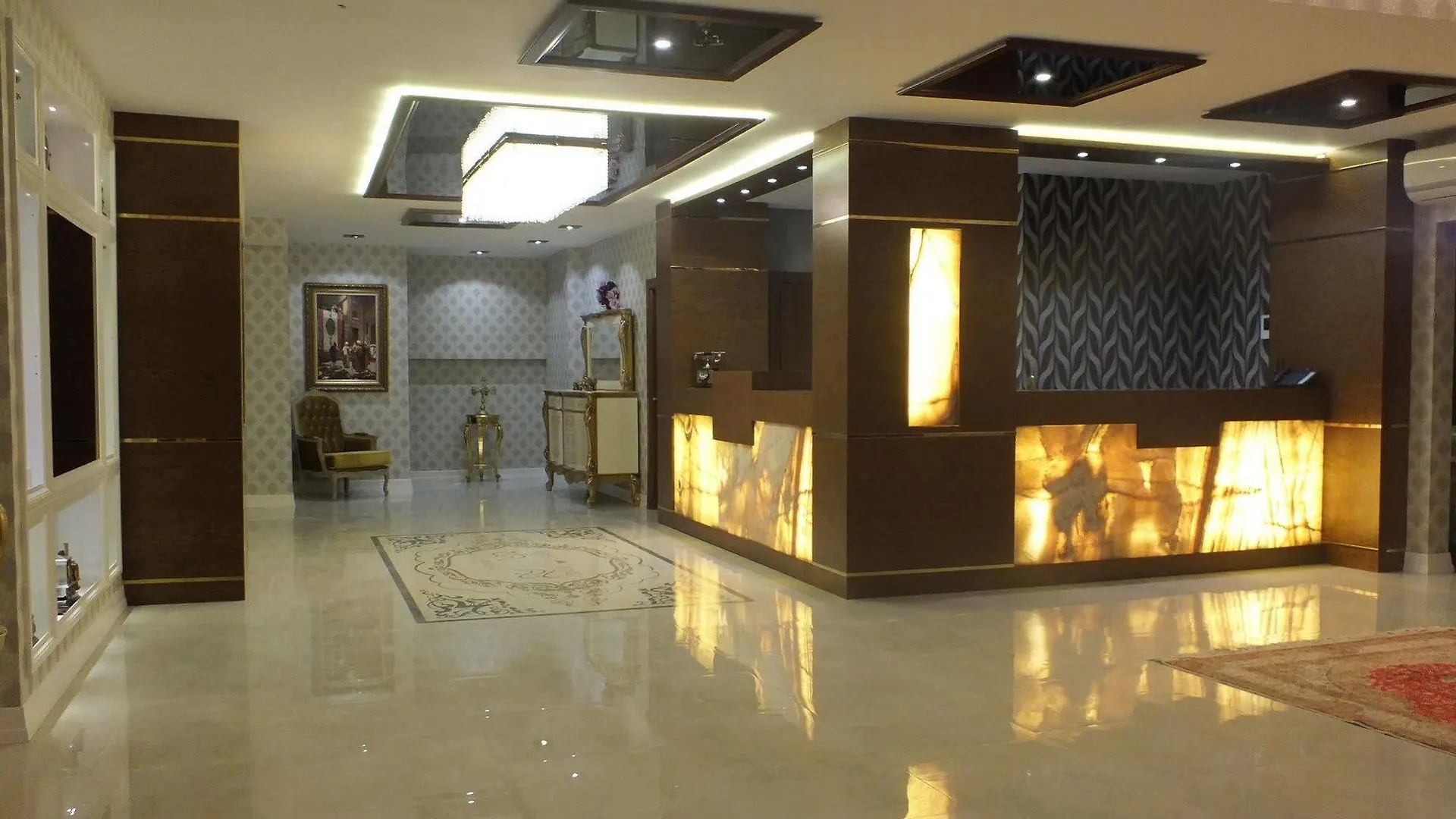טראבזון Real King Suite Hotel 4*,
